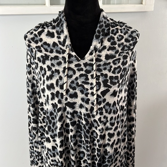 Sew in Love Leopard Print Stripe Sleeves Lightweight Hooded Top size XL - Picture 4 of 9